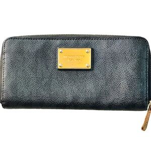 Michael Kors black leather trifold wrap around zipper wallet